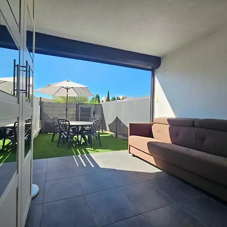 Apartman Studio, Terrasse Et Piscine, Proche Centre Et Plages