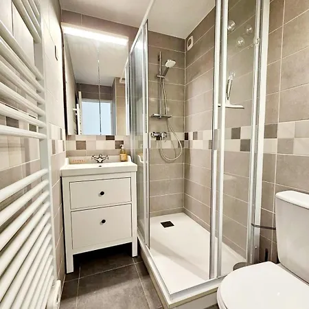 Apartment Studio, Terrasse Et Piscine, Proche Centre Et Plages