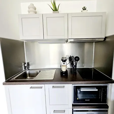 Appartamento Studio, Terrasse Et Piscine, Proche Centre Et Plages