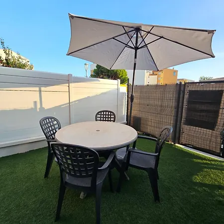 Studio, Terrasse Et Piscine, Proche Centre Et Plages